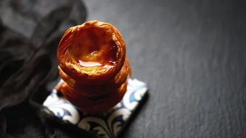Falling cinnamon on typical Portuguese egg tart Pastel de nata Video stock 88798609