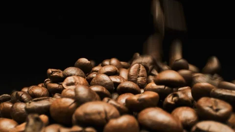 Falling Coffee Bean.. Close-up. Vidéo 108816856