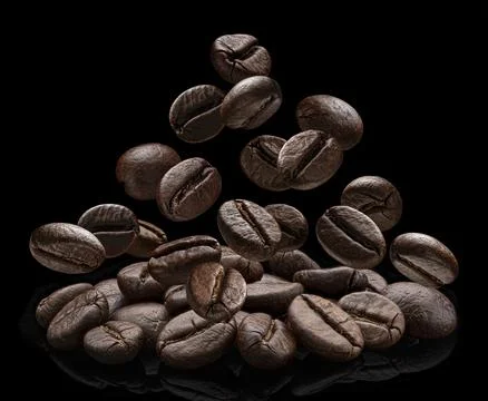 Falling coffee beans isolated on black background Foto stock