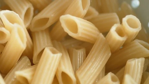Falling cooked penne pasta.Slow Motion. Video stock 94078015