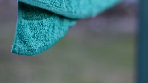 Falling drops 스톡 동영상 126348180