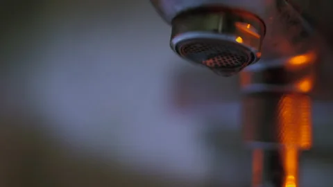 Falling drops from the tap in the bathroom 4K 스톡 동영상 155149820