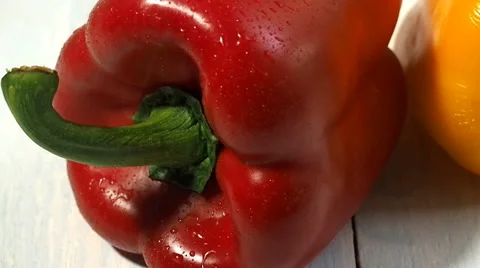 Falling Drops of Water on Pepper Vídeos de archivo 61180397