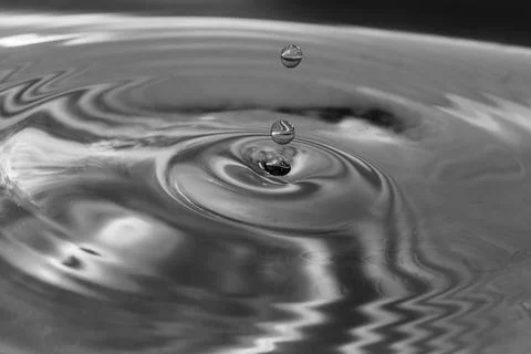 Falling drops in water 스톡 사진