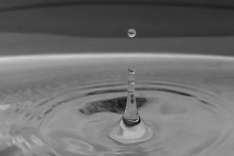 Falling drops in water 스톡 사진