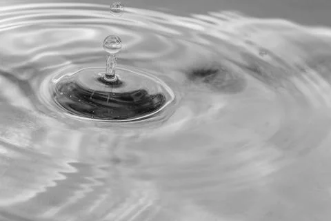 Falling drops in water 스톡 사진
