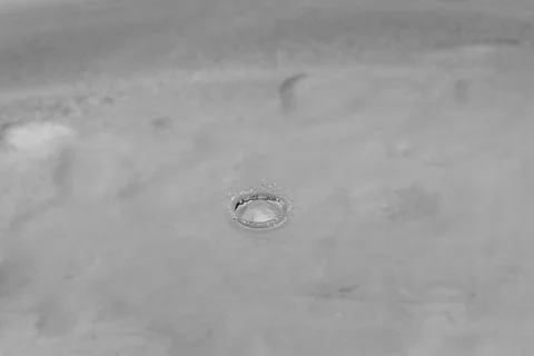 Falling drops in water 스톡 사진