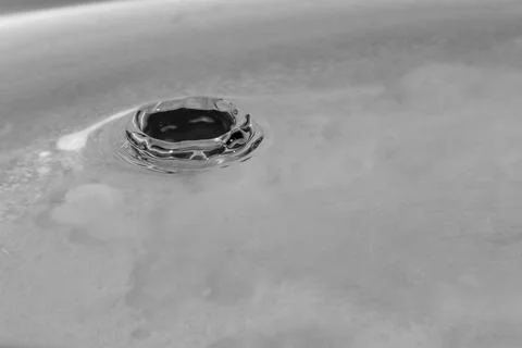 Falling drops in water 스톡 사진