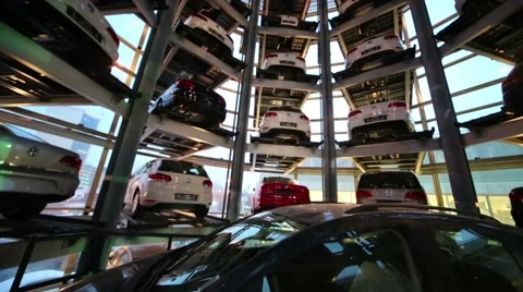 Falling elevator with car in center of tower to store cars Video stock 40065830