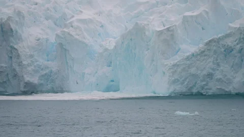 Falling Ice From Wall Glaciers At Paradise Harbour In Antarctica. Wide Shot Vídeo Stock 334345198