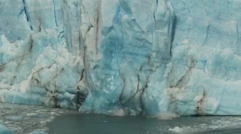 Falling iceberg at Perito Moreno glacier Vidéo 55740968