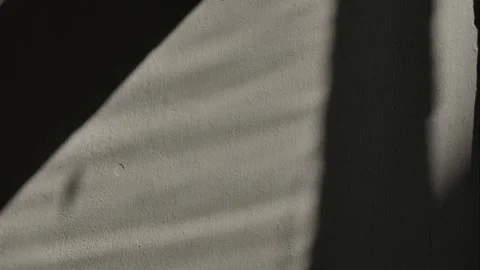 A falling light from a window moves along the wall. Video stock 306643249