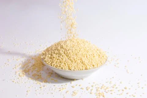 Falling millet into a cup Foto stock