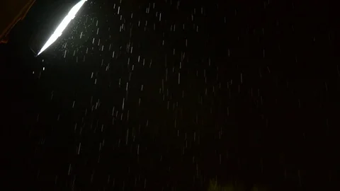 Falling raindrops on dark black background with lightened from top 스톡 동영상 81589015