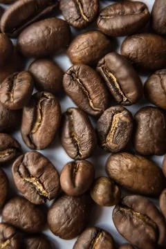 Falling Roasted Coffee Beans, Macro Shot, close-up. Stock-Fotos