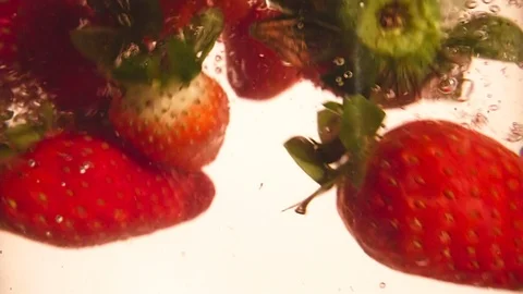 Falling Strawberries into water Slow Motion Macro 스톡 동영상 126653335