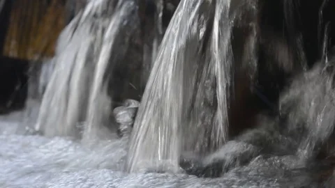 Falling water background Видео 81095074