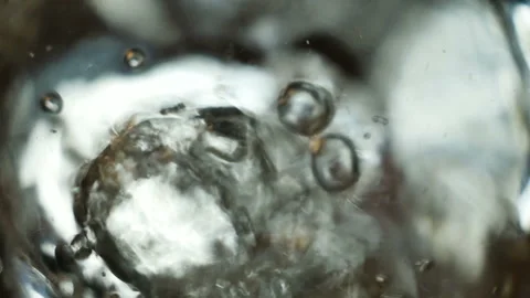 Falling water drops in slow motion Video stock 97762447