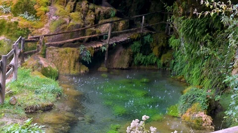 Falling water gorge and ancient bridge Stockbeeldmateriaal 118646079