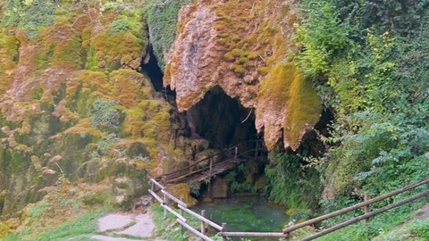 Falling water gorge 動画素材 118646065