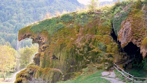 Falling water gorge Video stock 118647810