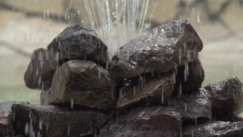 Falling waterdrops in slow motion Stock Footage 76472552