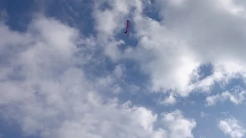 Fallowing Parasailer At The Sky Vidéo 245825961