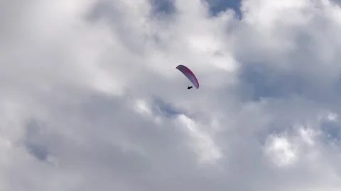 Fallowing Parasailer At The Sky Vidéo 245826949