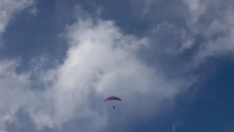 Fallowing Parasailer At The Sky Vidéo 245829069
