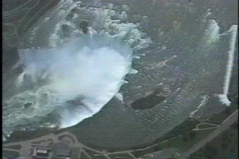 Falls from the sky 動画素材 304614