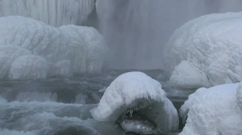 FALLS. WINTER. Video stock 706293