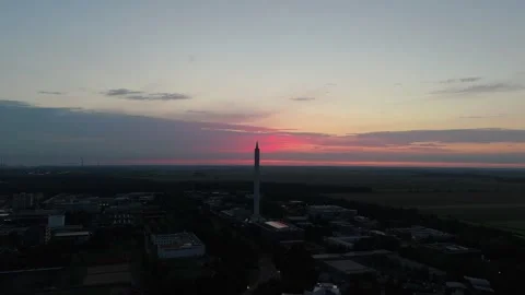 Fallturm Bremen drop tower static shot at a vivid pink orange sunset 動画素材 337970653