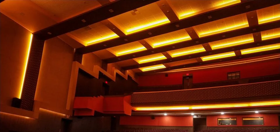 False ceiling design of auditorium Stock-Fotos