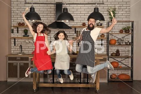 Family cuisine. Home interior. Culinary school. Happy family in kitchen. Mother Stock-Fotos