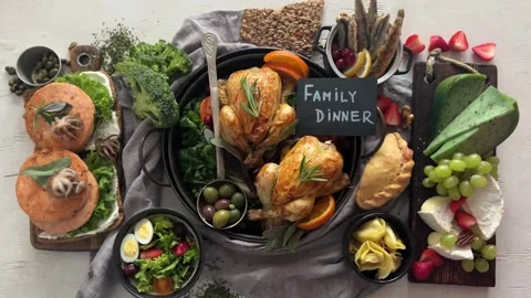 Family dinner Video stock 345487407