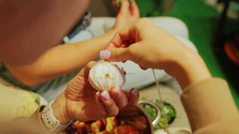 Family Easter Traditions Bring Generations Together Through Creative Rituals 库存影片 337482470