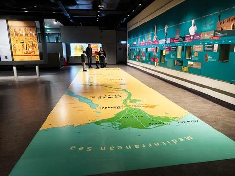 Family exploring large floor map exhibit in a Liverpool, UK museum gallery .. 写真素材