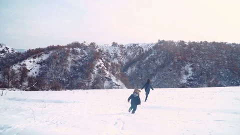 Family fun in winter Stock Footage 72132604