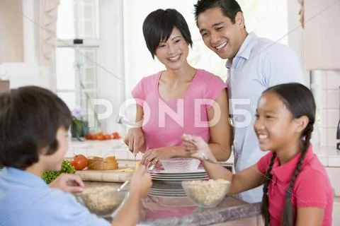 Family in kitchen eating breakfast Stock-Fotos