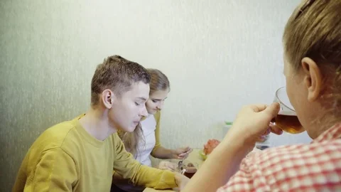 Family at the kitchen table Video stock 71483305