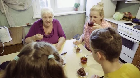 Family at the kitchen table Video stock 71483737