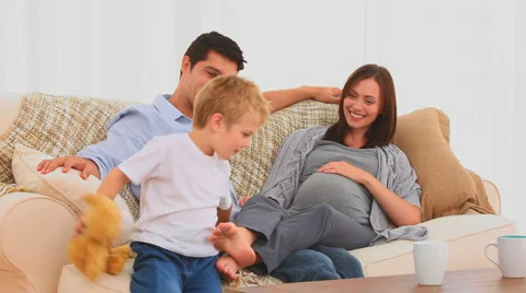 Family playing with a teddy bear Stockbeeldmateriaal 1098428