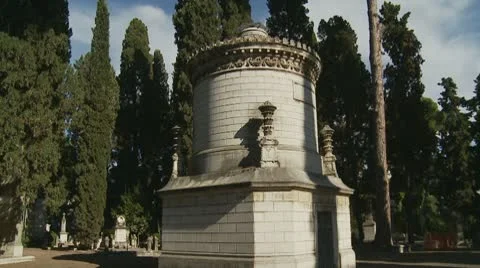 Family plot in cemetery (glidecam) Stock Footage 9489021