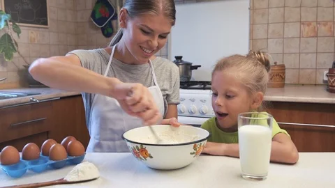 Family preparing dough Video stock 94576343
