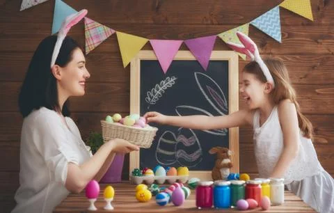 Family preparing for Easter Foto stock