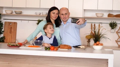 Family of three in the kitchen Video stock 89320870