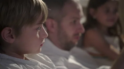 Family using laptop in bed. Stock-Footage 164353775