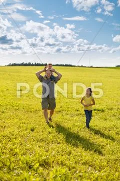 Family walking Stock Photos