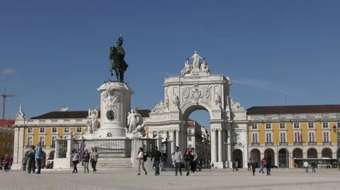 Famous arch at the Praca do Comercio, Terreiro do paco, Lisbon, Portugal Video stock 67893771