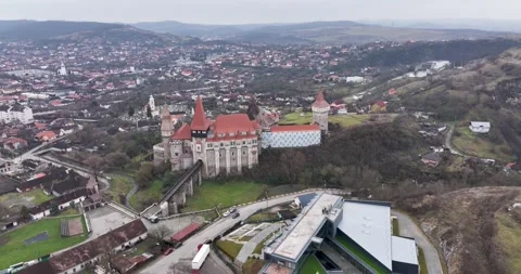 Famous attraction gothic Corvin Castle in Hunedoara Transylvania, Romania Video stock 198213977